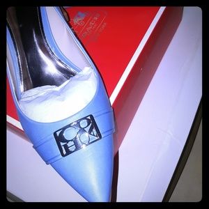 Coach pumps
